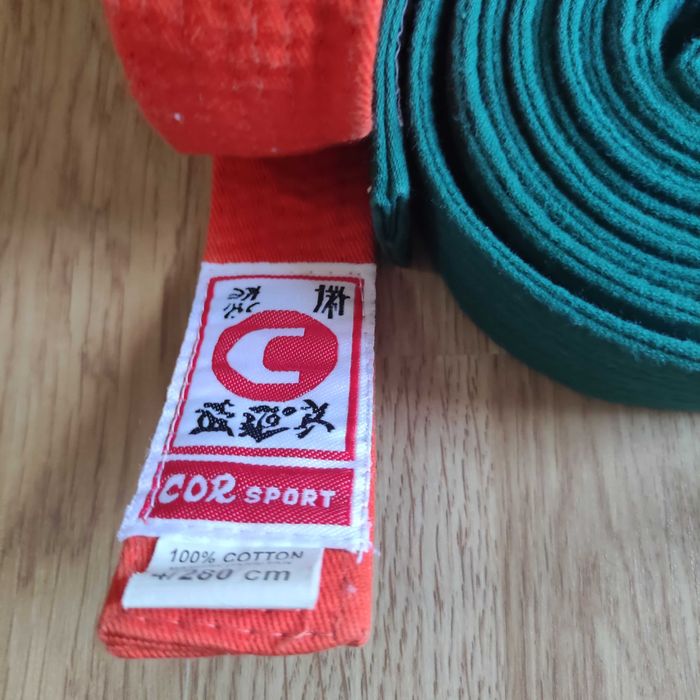 Kimono și centuri karate, judo, arte martiale, souryoukan, nunceaguri