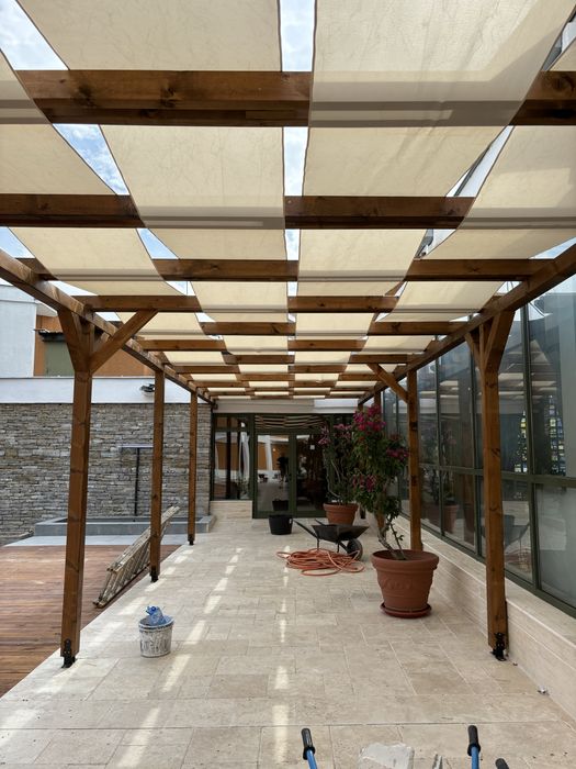 Изграждаме дървени навеси, плажни барове, подиуми, беседки, парапети.