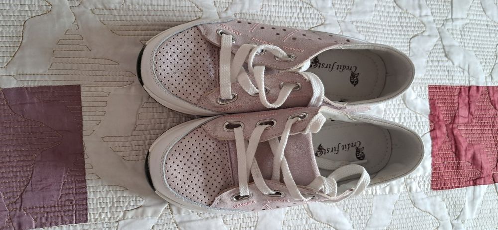 Обувь разная на девочку 35-36 размер