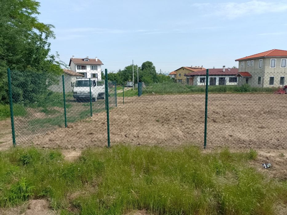 Изграждане на ограда (оградна мрежа ,тел )и септични ями!