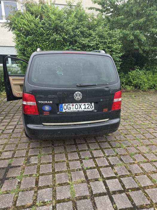 Mașina wolkwagen touran