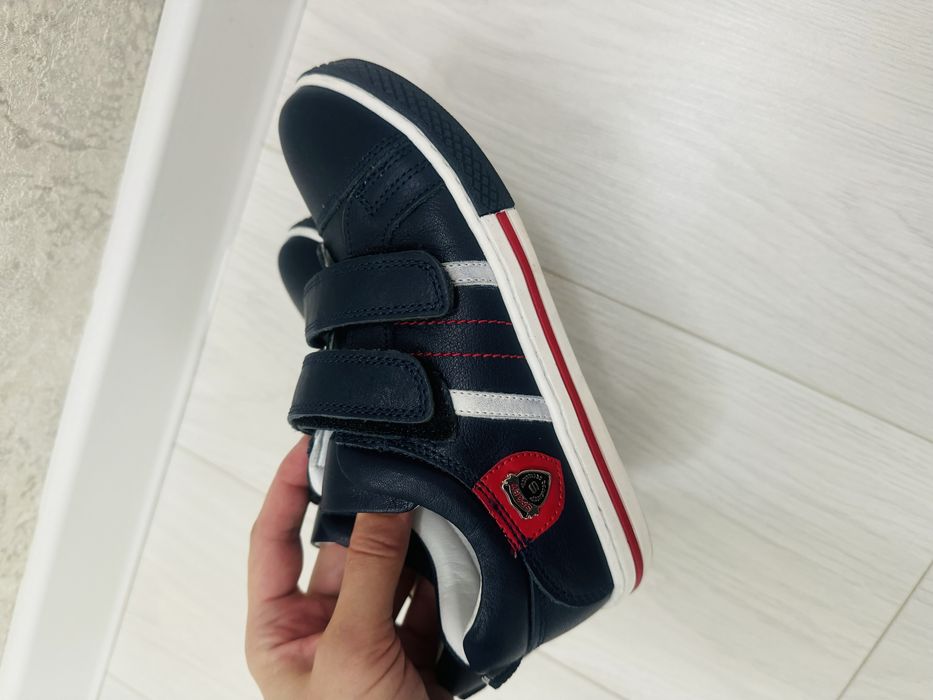 Кроссовки новые 32 р