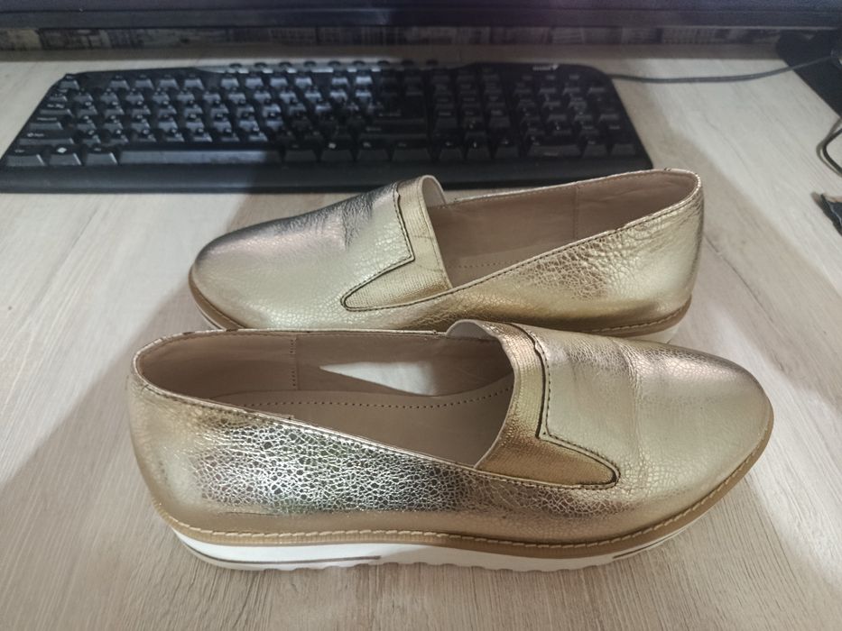 Продам женскую обувь