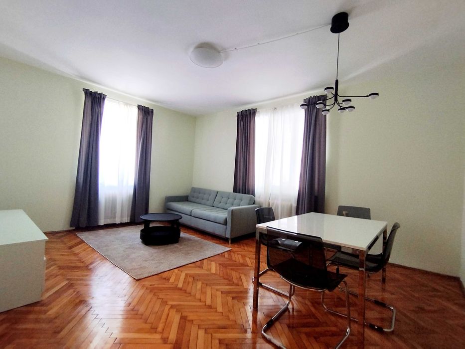 ТОП! Ремонтиран 2-стаен до зала „Кракра“, санирана сграда,  – Център