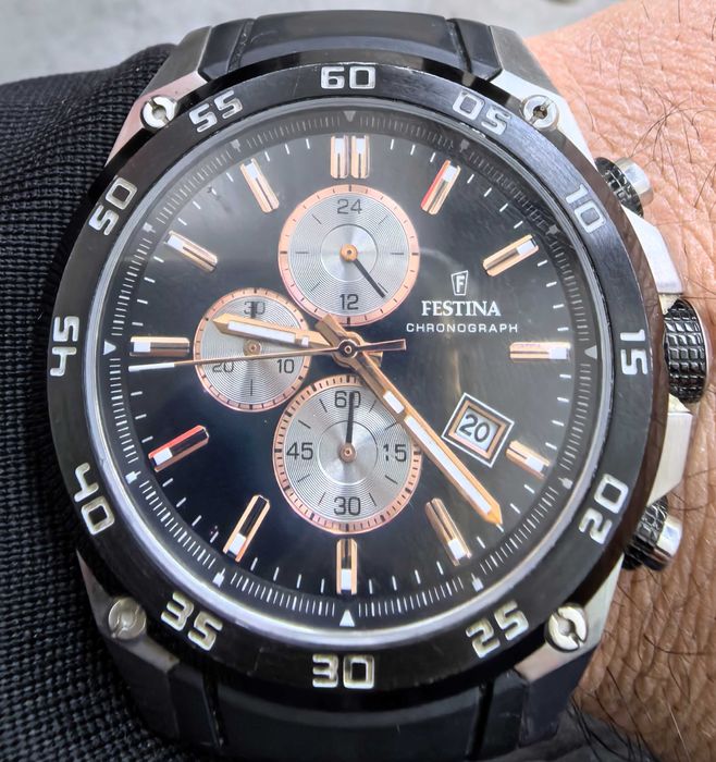 Продава часовник Festina f20330