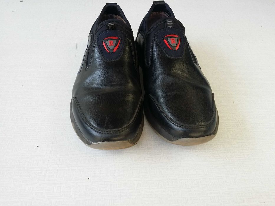 Туфли на мальчика 36 размер.