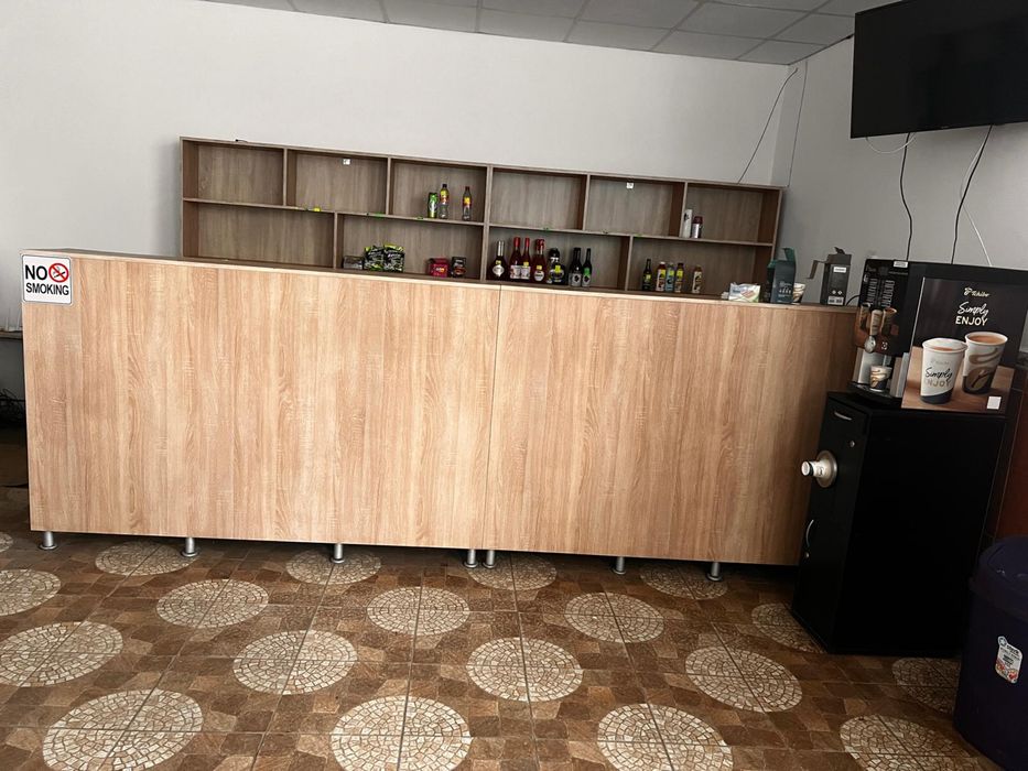 Vand Tejghea pentru bar si rafturi