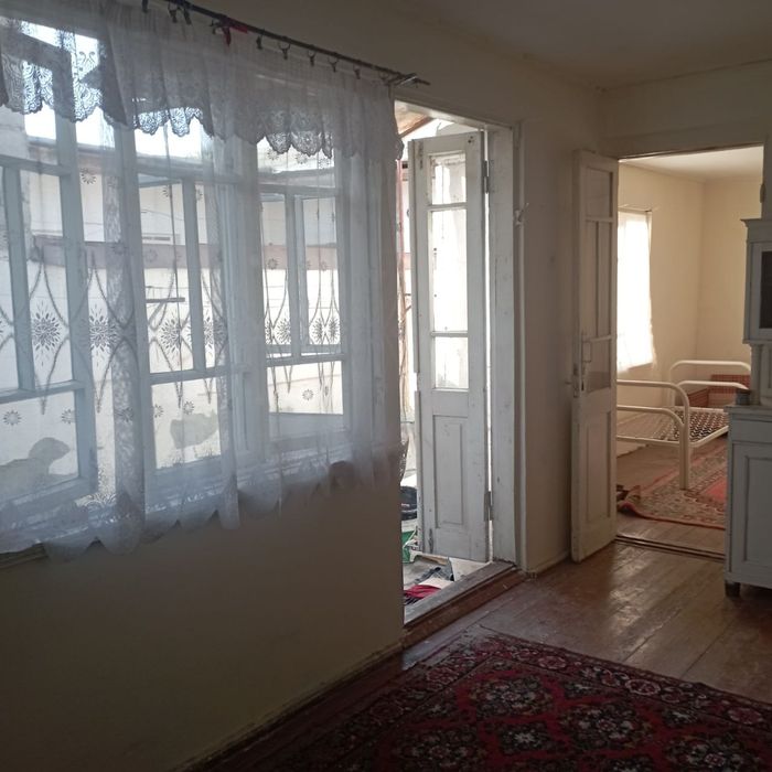 Arendanga hovli berilàdi.Shaharni qoq markazida Selxoz instutni yonida