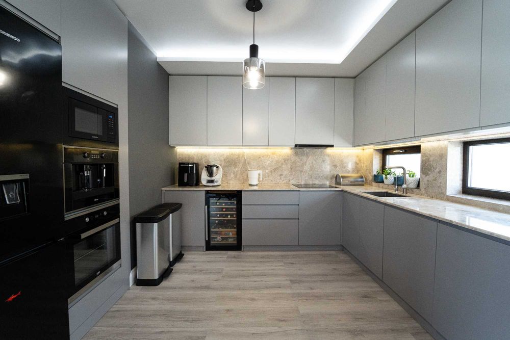 Casa exclusivista in Rediu, Iasi cu vedere la padure, premium mobilata, cu garaj, panouri + baterii