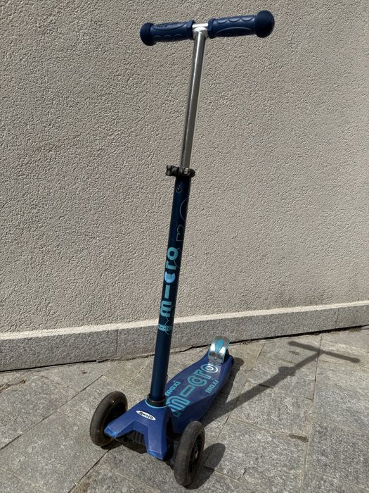 Тротинетка Micro Maxi Deluxe LED, до 12 години
