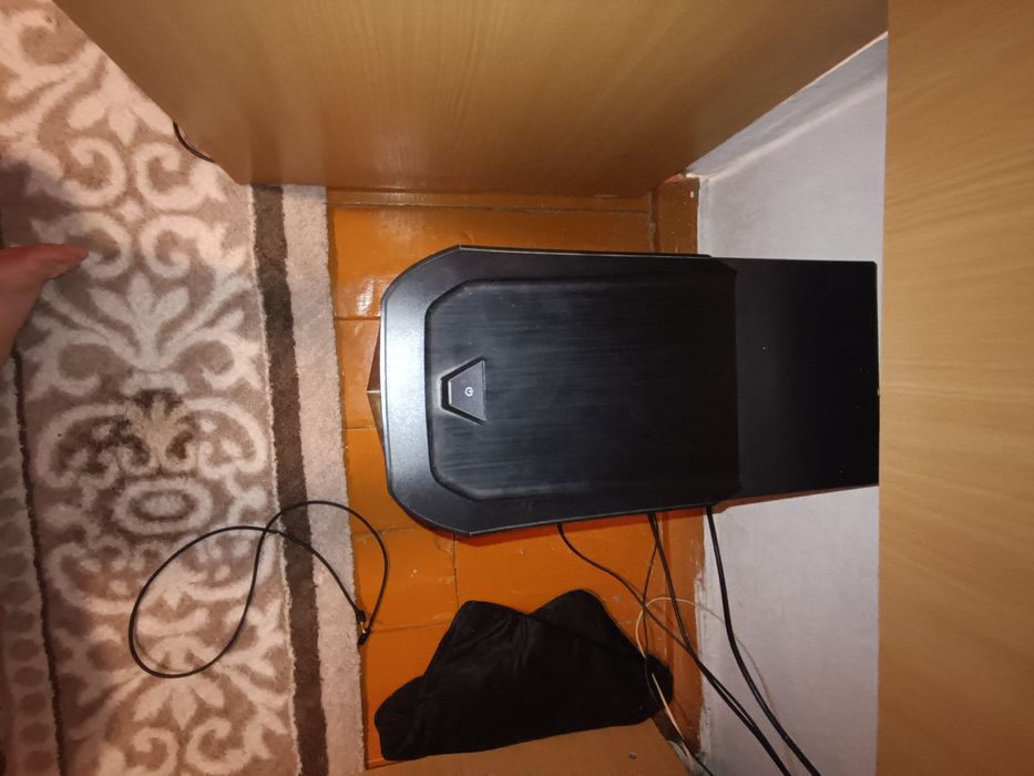 Кампютер Виндолвс-11 с манетором