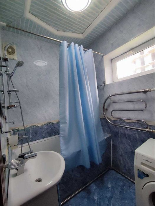 Продам 2-х комнатную в Мирзо-Улугбекском районе 2/4/4. метро Горького