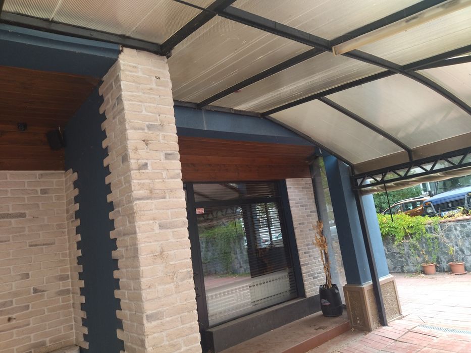 Продава слънцезащитен навес