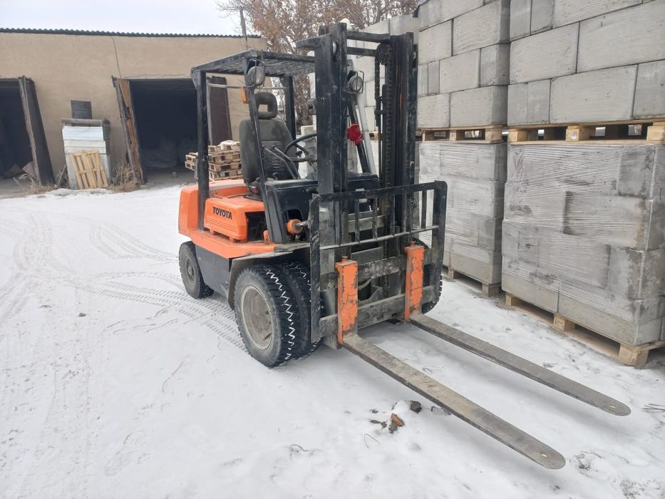 Вилочный погрузчик