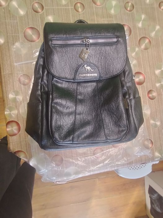 Дамска кожена раница