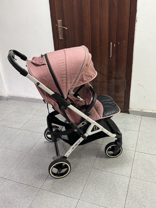 Продам коляска легкая маневренная