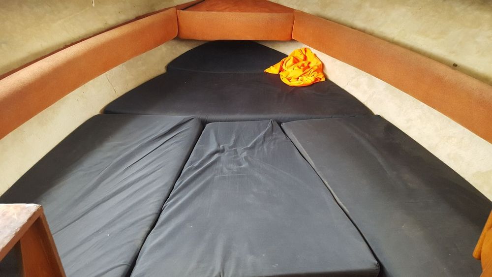 Vând barca cu peridoc 3300È