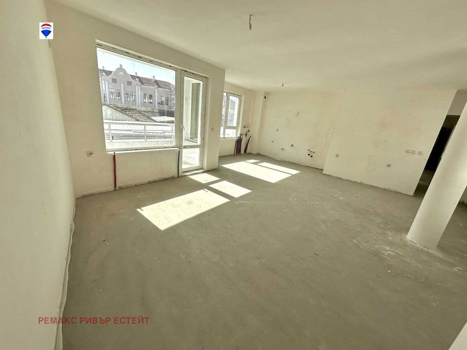 Продава се Тристаен апартамент в Русе, Център - 134 кв.м за 784 €/кв.м - Снимка #6