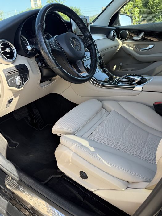 Mercedes Benz GLC300 2.0 245CP
