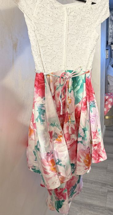 Rochita si blanita pentru fetita varsta cuprinsa intre 7,8 ani