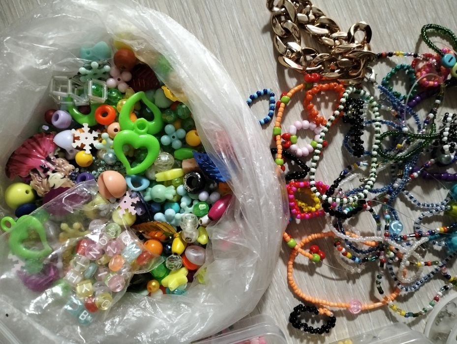 Бисер, бусины      .