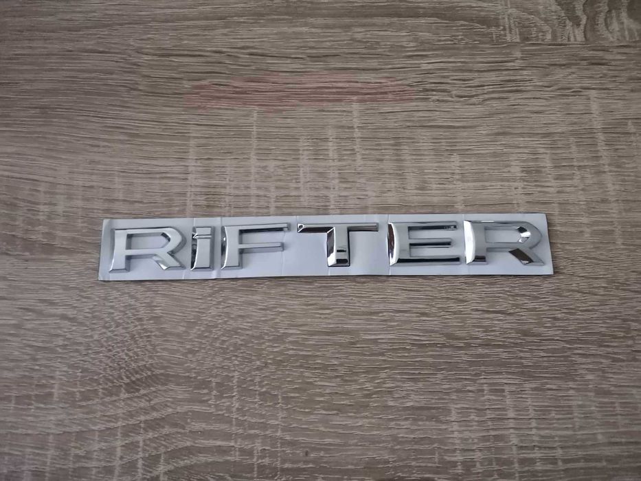 Емблема надпис лого Пежо Peugeot Rifter