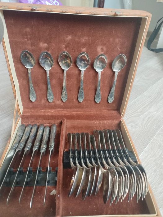 Продам мельхиоровый столовый набор