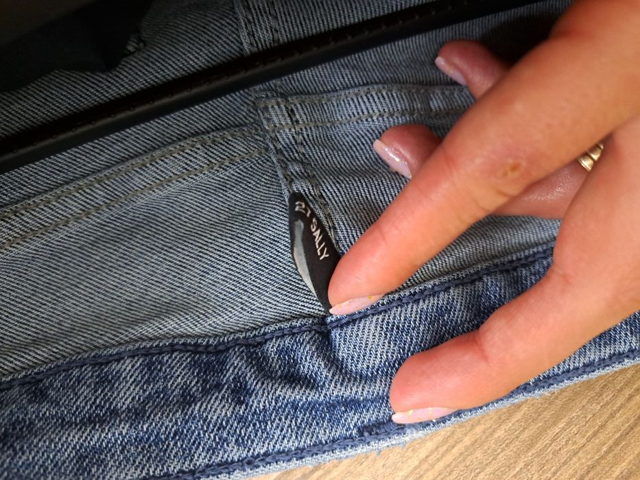 Blugi ușor elastici, mărime 38