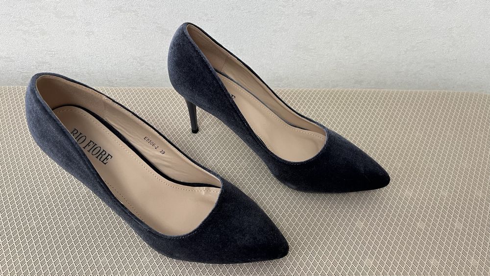 Темно синие туфли