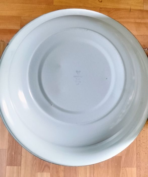 Продам эмалированный таз