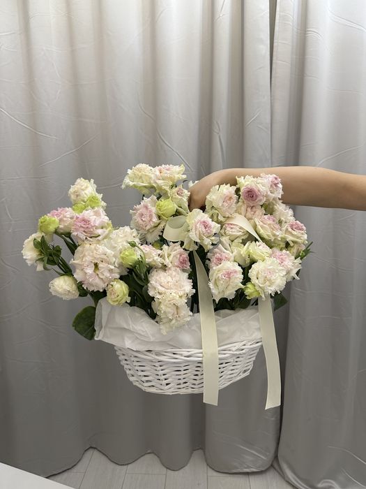 Корзинка роз эустома