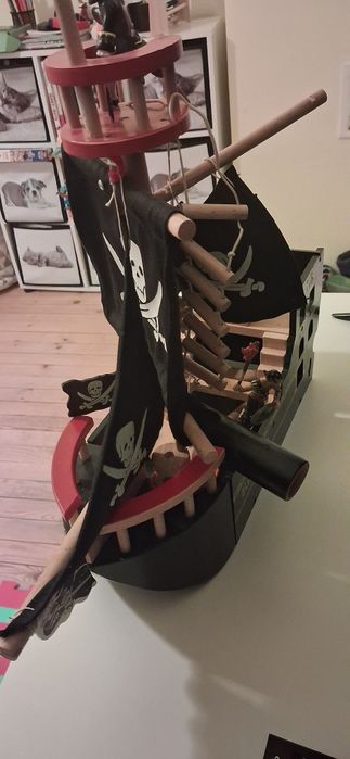 Дървен пиратски кораб