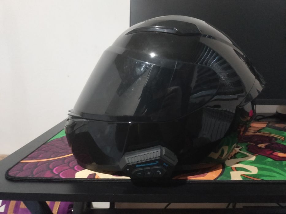 Мотошлема с гарнитурой