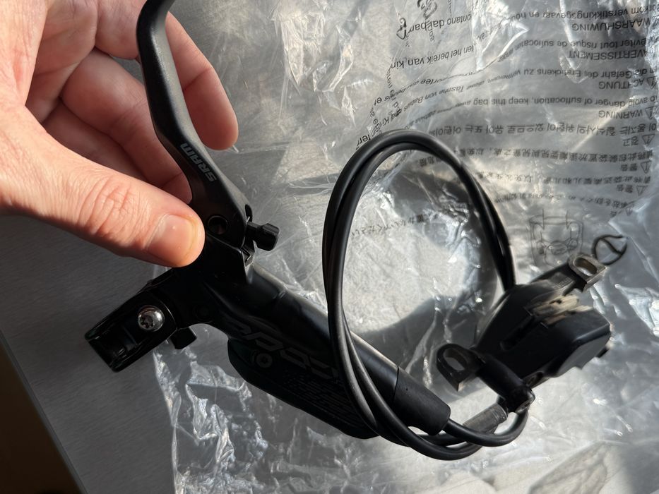 Спирачки SRAM CODE RS подарък накладки чисто нови