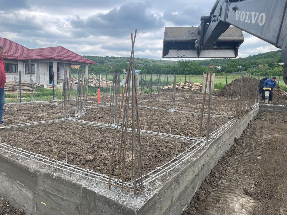 MINIEXCAVATOARE de închiriat mini buldo excavator 2/4 tone