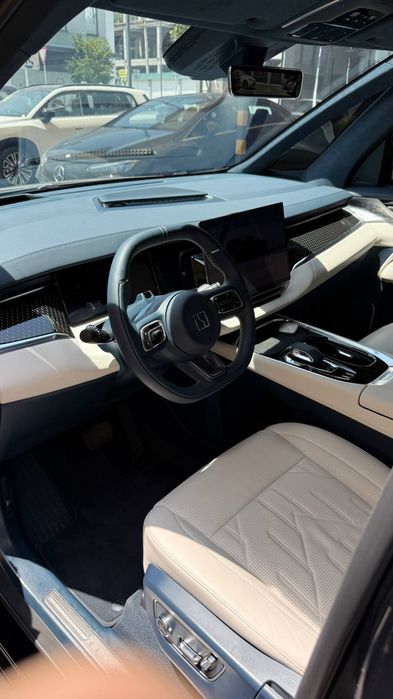 ZEEKR 009 Executive edition электромобиль МПВ 6 местный