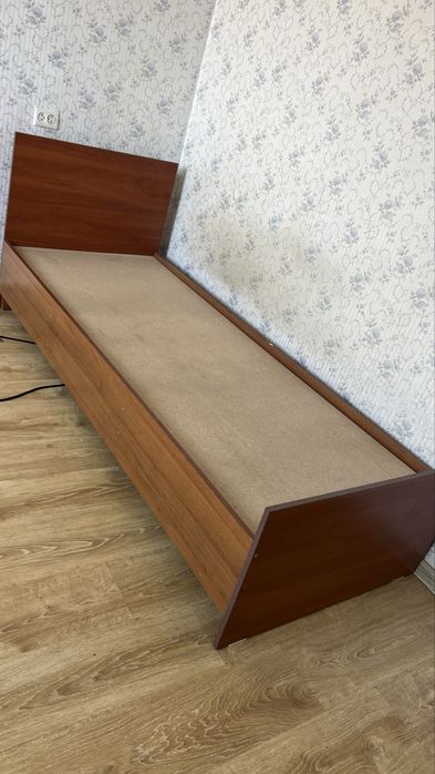 Продам спальную гарнитуру