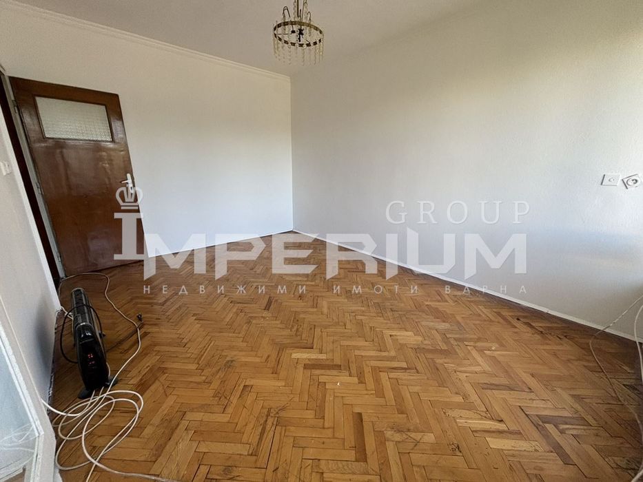 ПРОДАВА ТРИстаен гр.Варна Катедралата