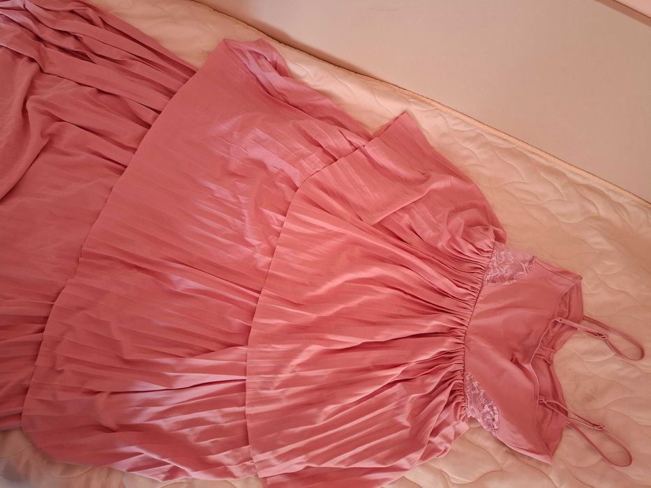 Нови официални рокли