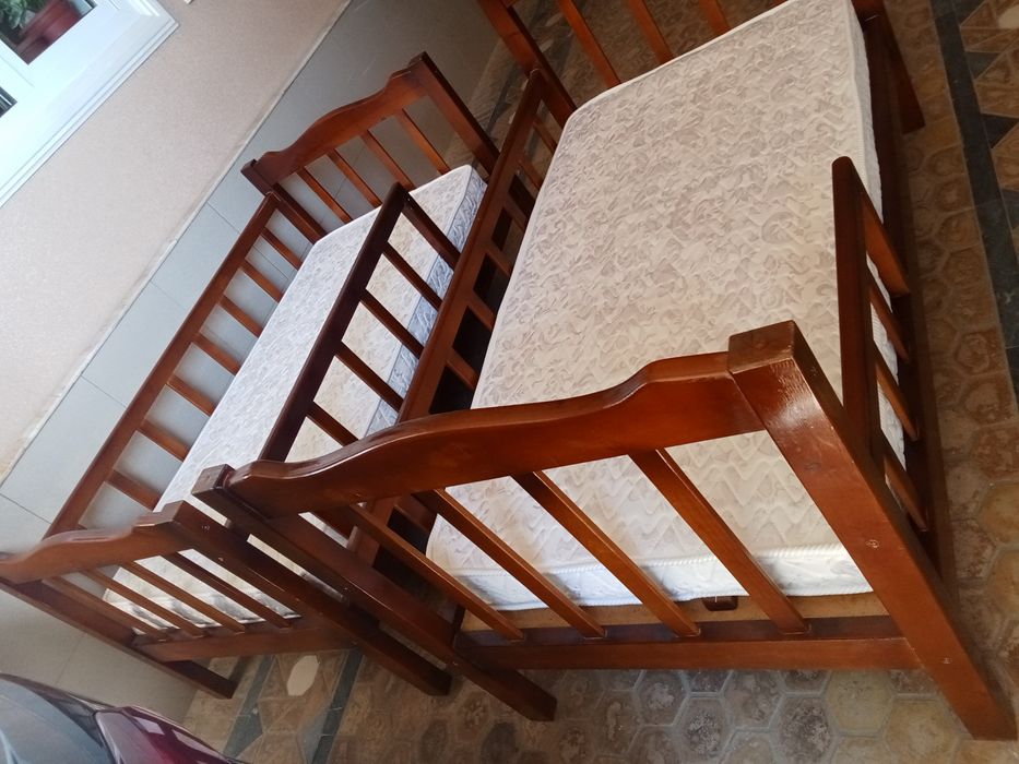 Кровать двухъярусная деревья продается.