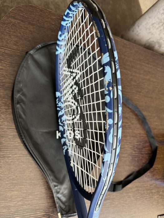 Теннисная ракетка