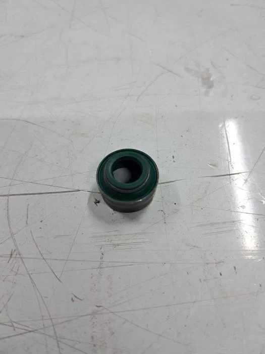 Клапанный сальник SKT / DEUTZ