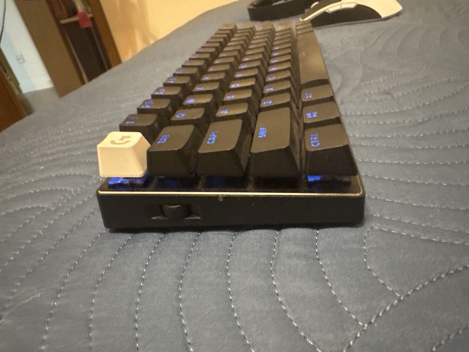 Клавиатура Логитеч х60