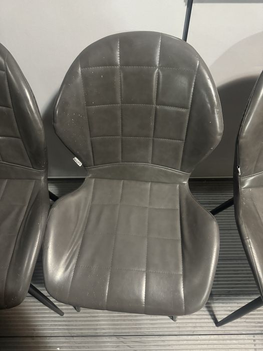 Кожаные стулья