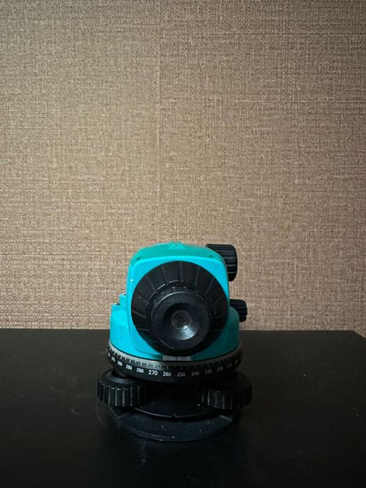 Оптический нивелир