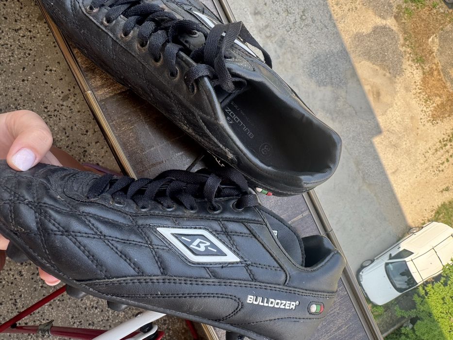 Бутонки 2 бр. 30€ общо