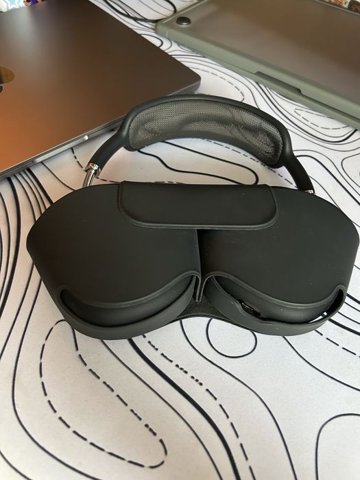 Продам airpods max оригинал
