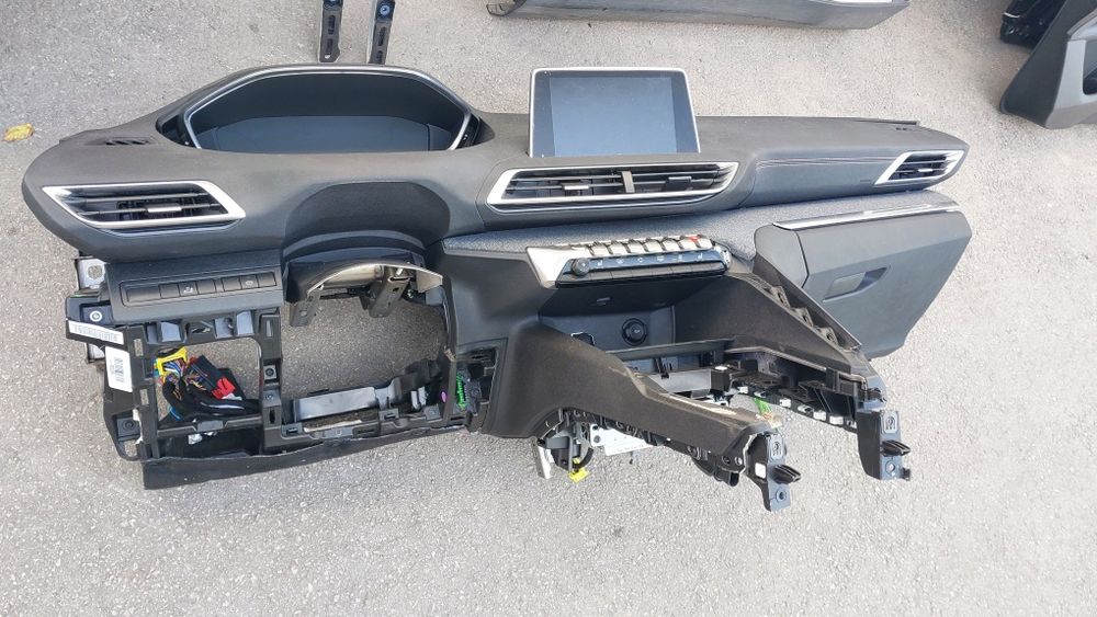 Peuheot 3008 2.0hdi/1.2turbo