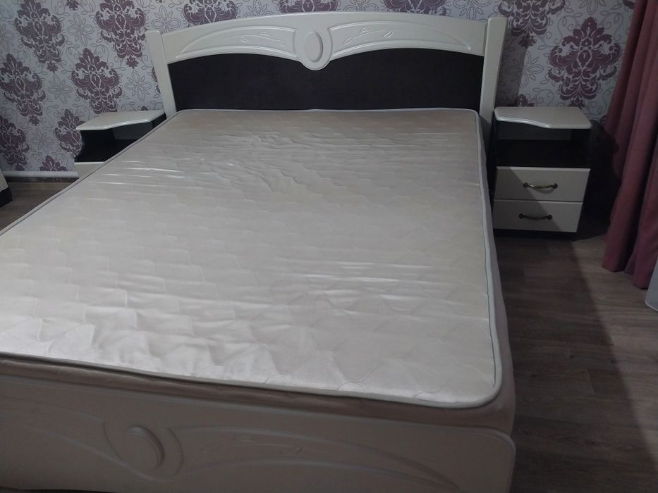 Продам кровать с тумбами