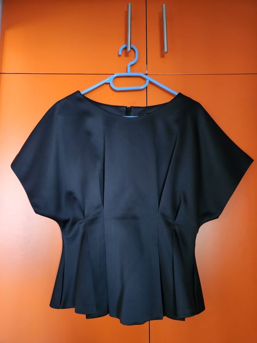 Vând haine pentru femei, în stare impecabilă